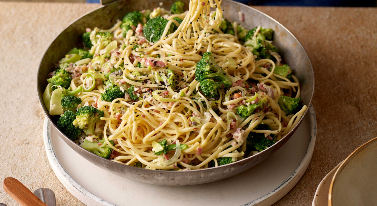 Recheis Nudelpfanne mit weißem Pesto