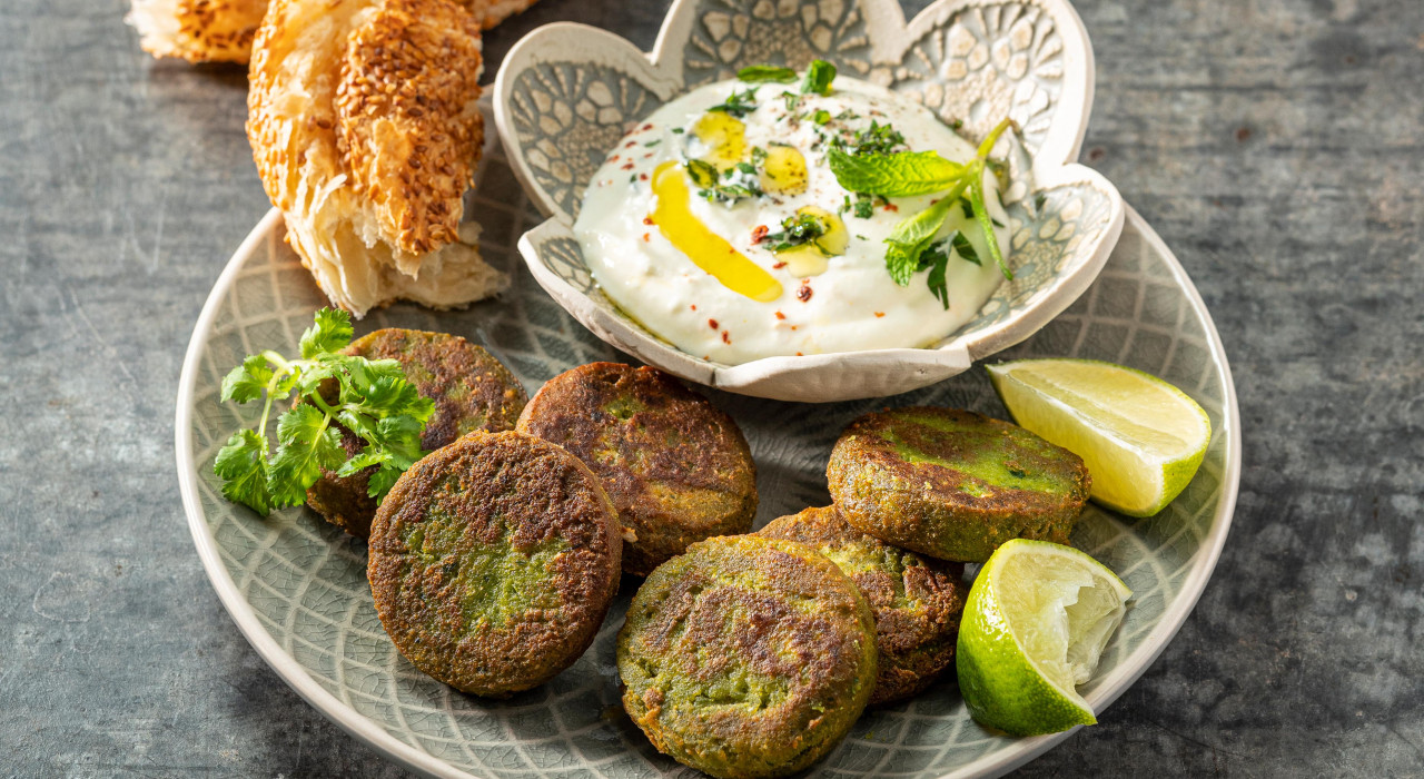 Kräuter Falafel mit Joghurt-Dip - www.nahundfrisch.at