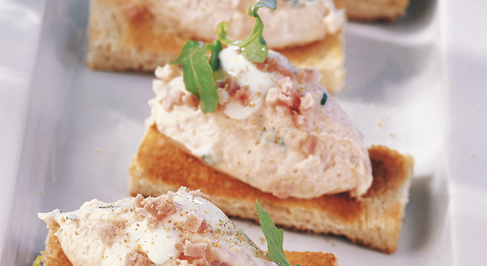 Schinkenmousse auf getoastetem Weißbrot - www.nahundfrisch.at