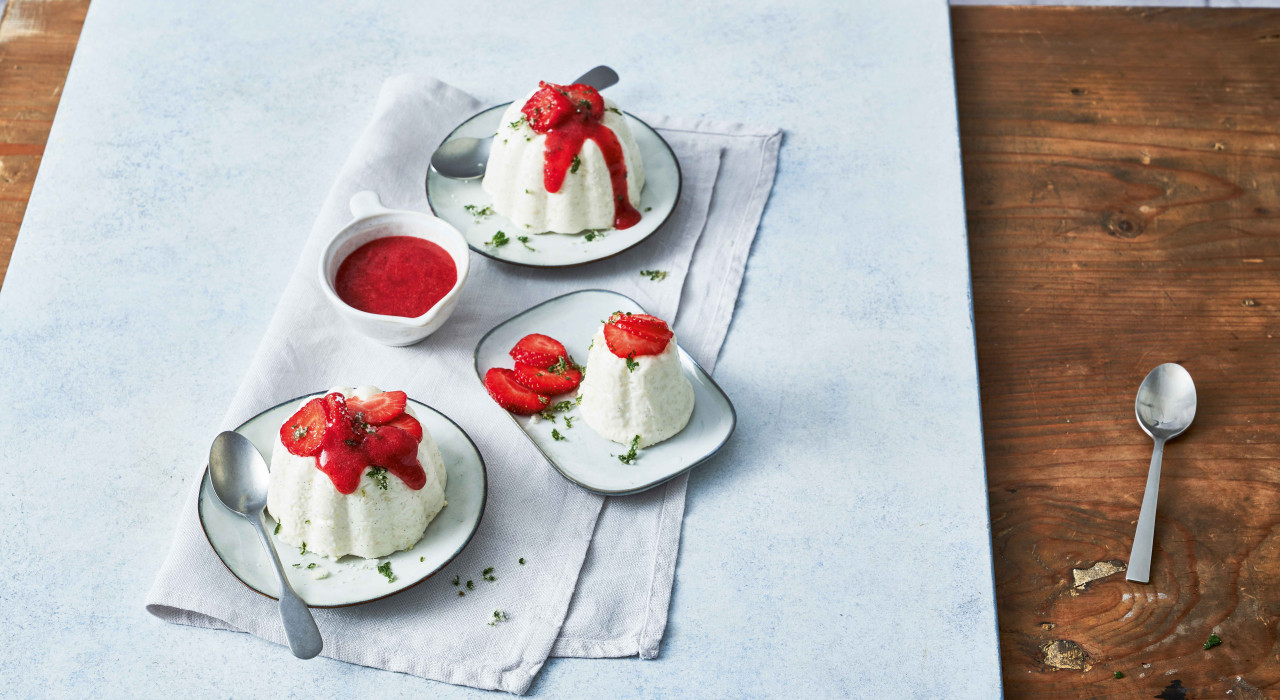 Zitronenreiscreme mit frischen Erdbeeren &amp; Erdbeersauce - www ...